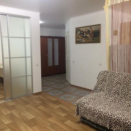 Studio Apartment In Center โปลตาวา ภายนอก รูปภาพ