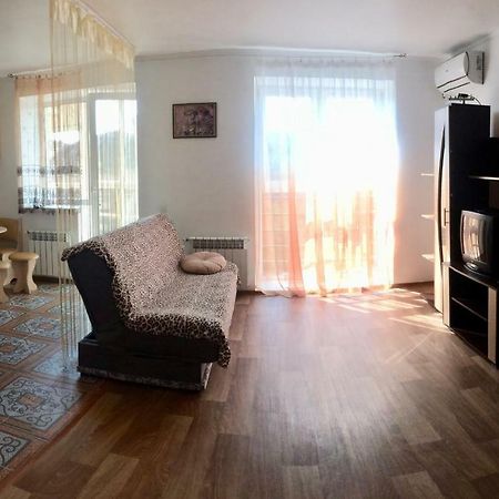 Studio Apartment In Center โปลตาวา ภายนอก รูปภาพ