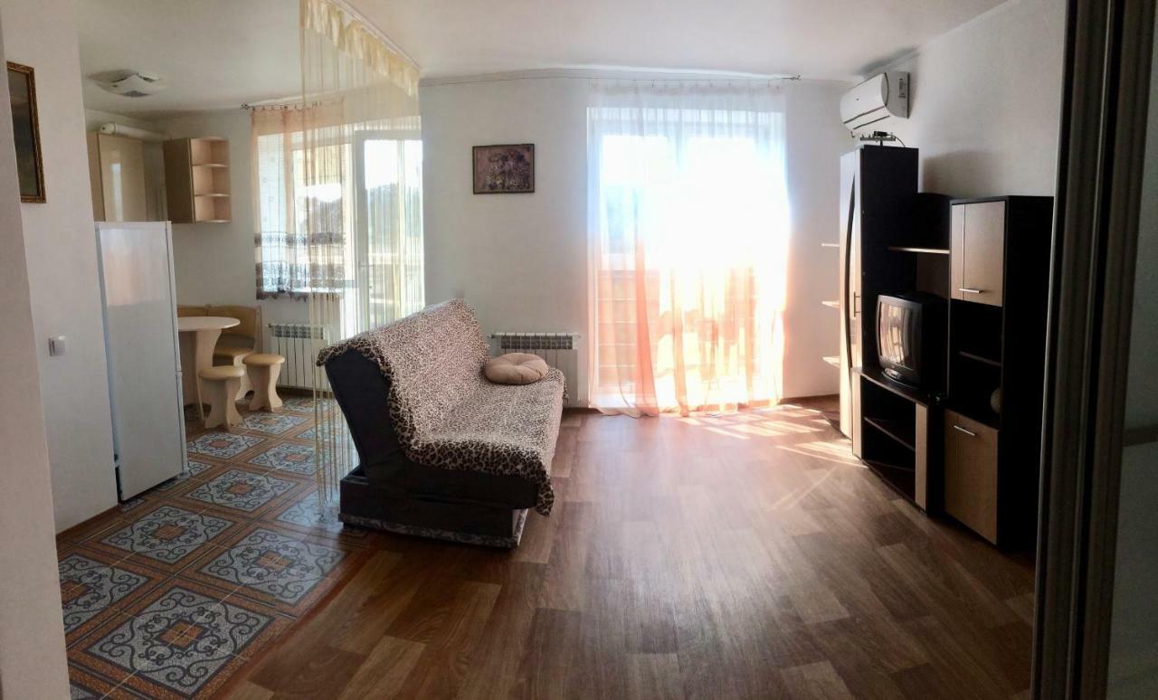 Studio Apartment In Center โปลตาวา ภายนอก รูปภาพ