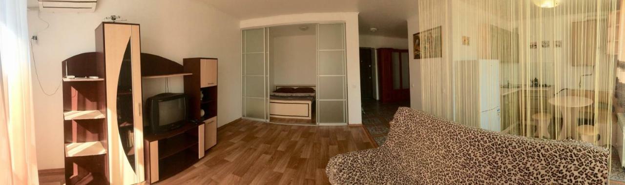 Studio Apartment In Center โปลตาวา ภายนอก รูปภาพ